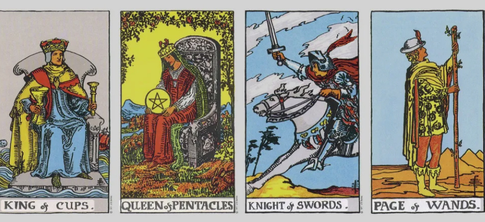 Слева направо: «Король», «Королева», «Рыцарь» и «Паж»