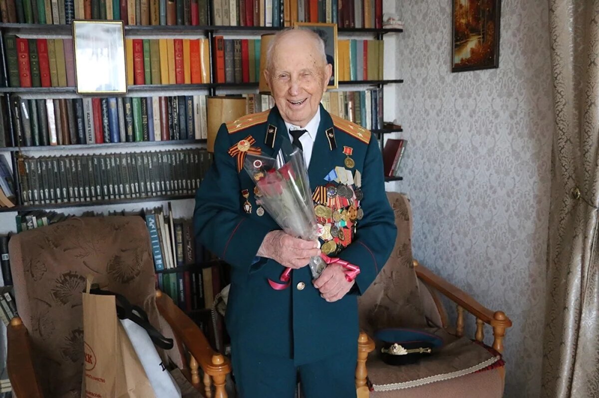    Повестке был рад.