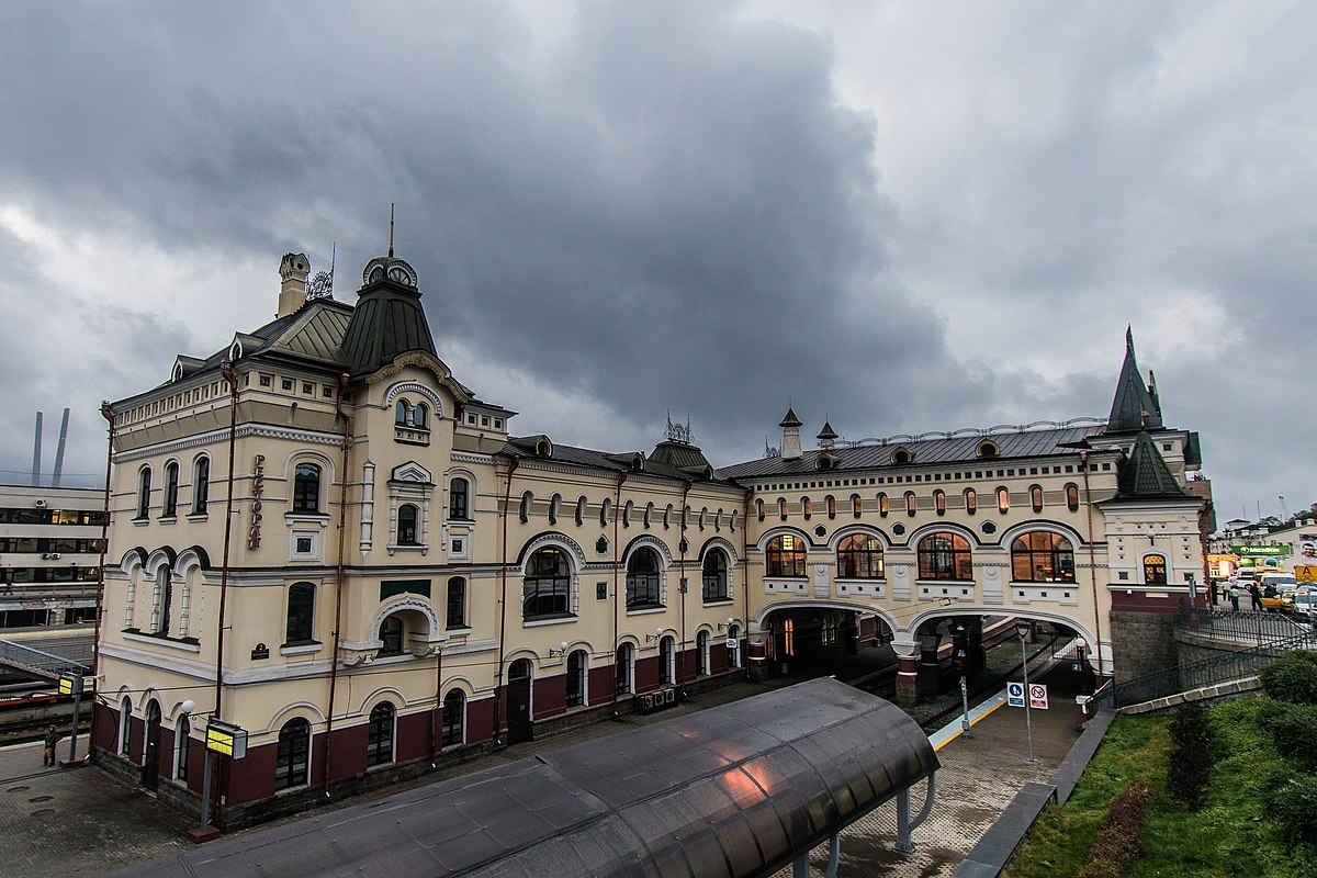 Здание железнодорожного вокзала, Владивосток. Источник фото: commons.wikimedia.org. Автор: Генкаё.