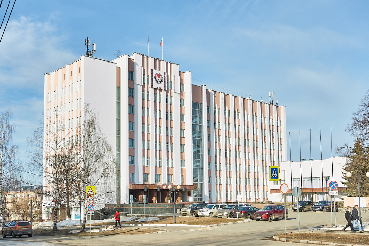 Здание Государственного Совета Удмуртской республики  Фото автора © Ю.А. Карачев 2025 год, Сайты: ykarachev.ru Фото и Жизнь. приобрести фото можно на https://lori.ru/Karachev, активная ссылка на ресурс  внизу статьи.