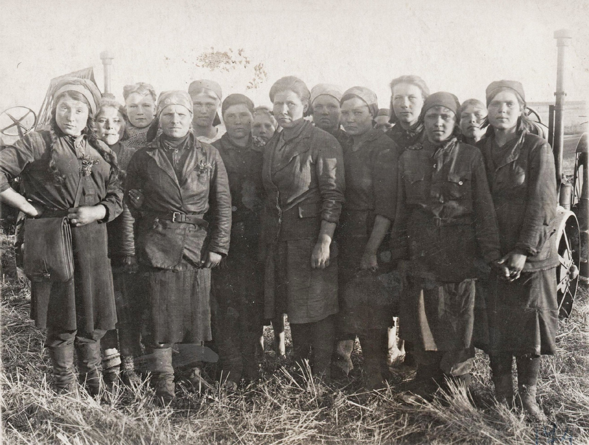 Бригада трактористок села Сорты, 1940 год