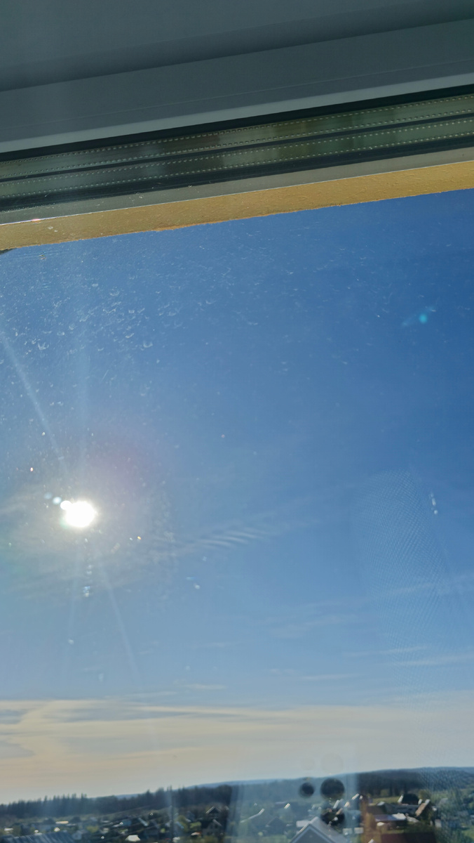 Вот таким вот ярким солнышком сейчас заливает дом! Чему я очень радуюсь! Поют птички, петухи! Как мне это нравится!