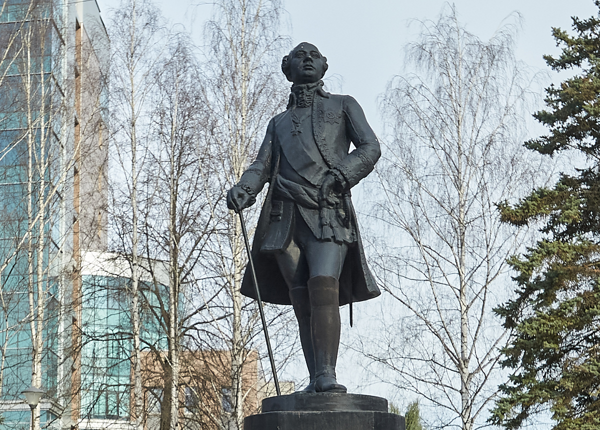 Пётр Иванович Шувалов (1711–1762) — русский государственный и военный деятель, глава русского правительства на исходе царствования императрицы Елизаветы Петровны, генерал-фельдмаршал, конференц-министр, камергер, сенатор, реформатор и изобретатель. Фото автора © Ю.А. Карачев 2025 год, Сайты: ykarachev.ru Фото и Жизнь 2025 год. приобрести фото можно на https://lori.ru/Karachev, активная ссылка на этот ресурс внизу статьи.