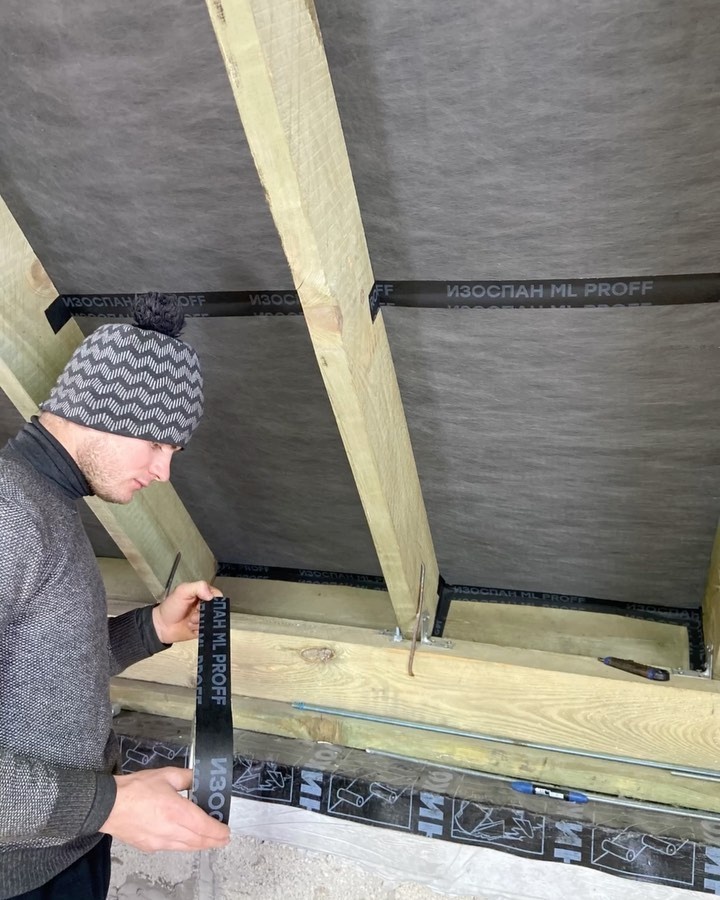 Проклеил все стыки мембраны