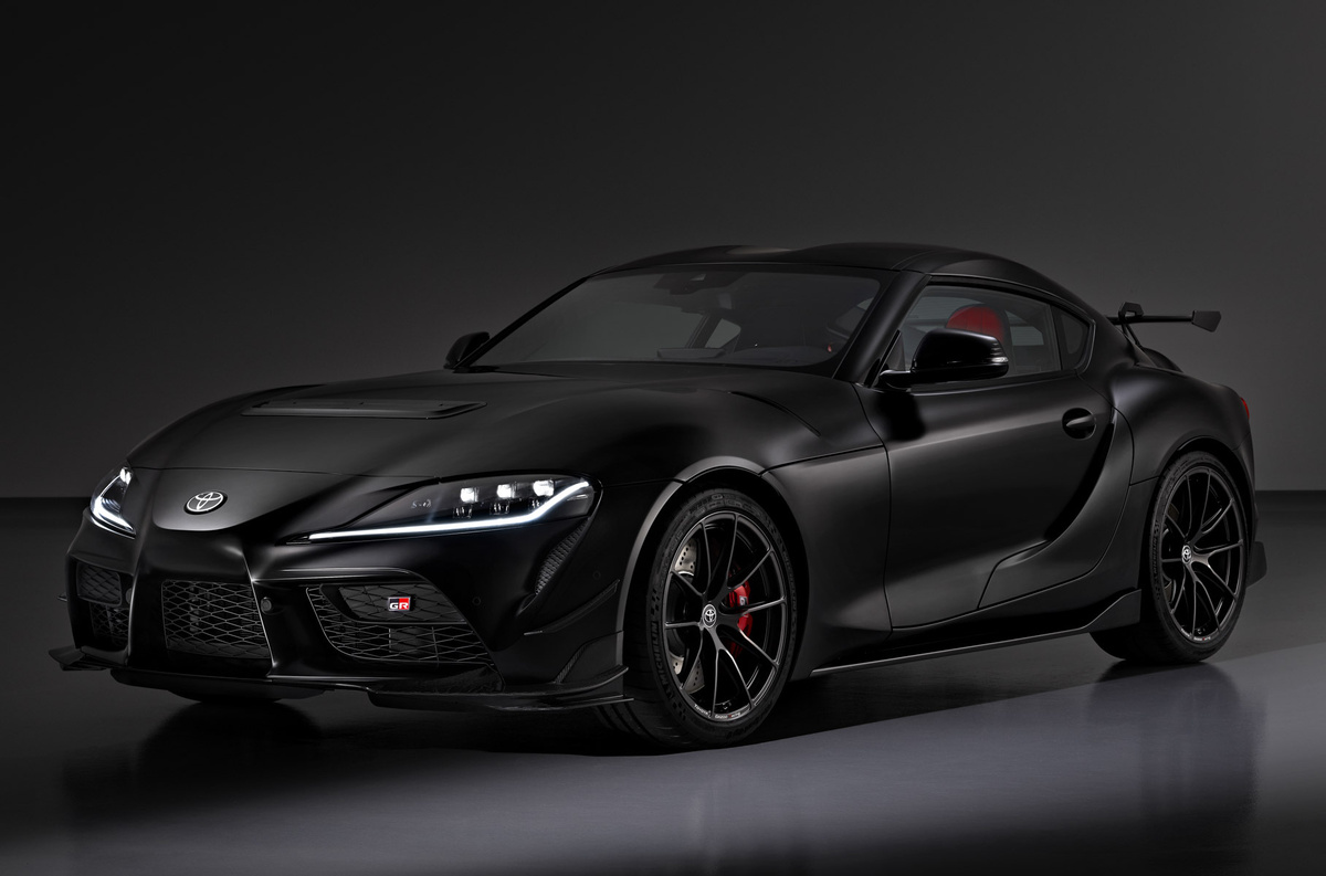    ### Toyota GR Supra Самый очевидный (и печальный для поклонников настоящей японской техники) пример — пока еще актуальная «Супра» A90, которая в обозримом будущем станет достоянием истории. Все ее предшественники — настоящие Toyota. Самураи! А предпоследнее поколение (A80) из девяностых годов обрело культовый статус в первую очередь благодаря знаменитой рядной «шестерке» 2JZ-GTE объемом 3,0 литра с поразительным потенциалом для тюнинга. GR Supra — особая история. По сути это «переодетый» BMW Z4 (G29) со всеми вытекающими последствиями.   
Toyota