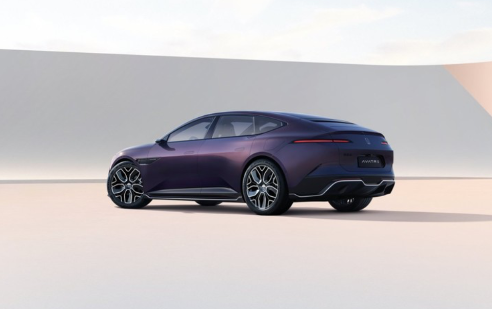 Необычный экстерьер выполнен в стилистике «Future Elegance».