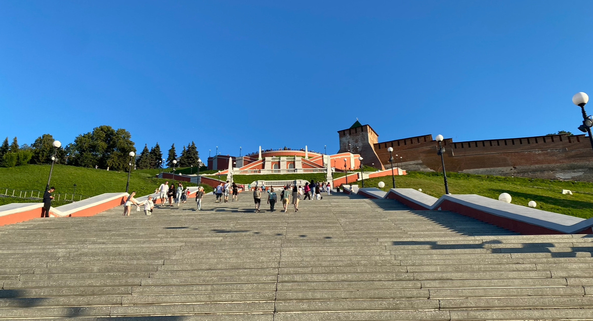 Иллюстративный материал заимствован из общедоступных ресурсов интернета, не содержащих указаний на авторов этих материалов и каких-либо ограничений для их заимствования