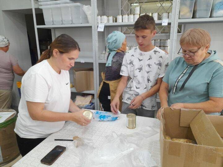 НКО «Хаят» совместно с мухтасибом Сабинского района Айнуром хазратом Ахметовым реализует проект «Солдатка аш»Фото: saba-rt.ru