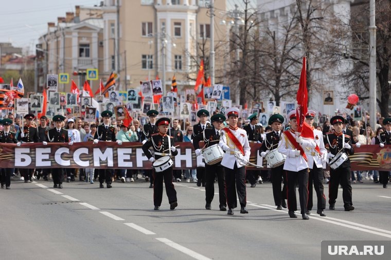 «Бессмертный полк» прошел по улицам. Фото: Екатерина Сычкова © URA.RU