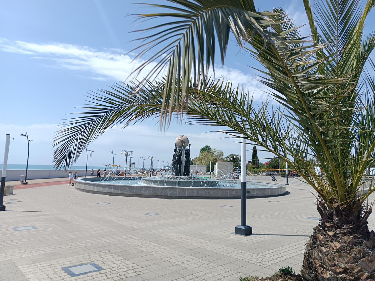 ФТ Сириус, Имеретинская набережная, фонтан "Дружба народов" у бульвара Надежд, май 2025 года