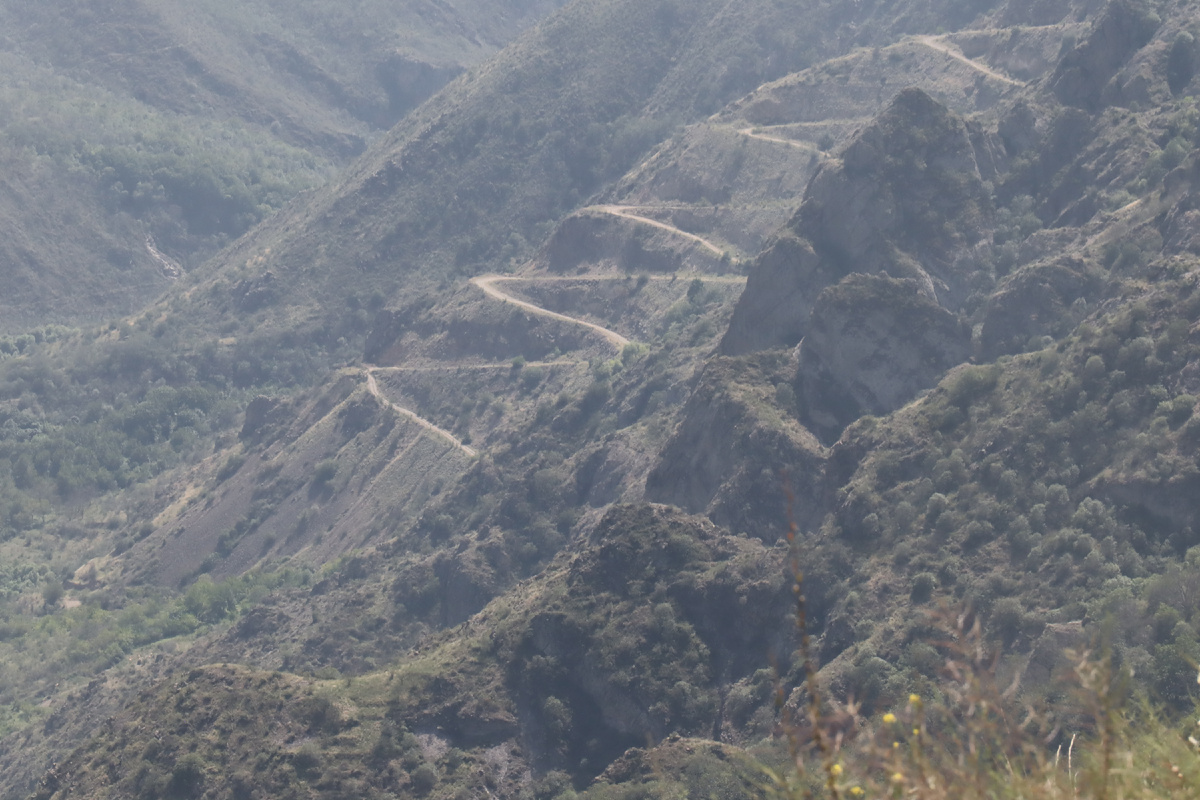 Вот такой путь проделывали жители села, если им нужно было связаться с окружающим миром. Фото автора.