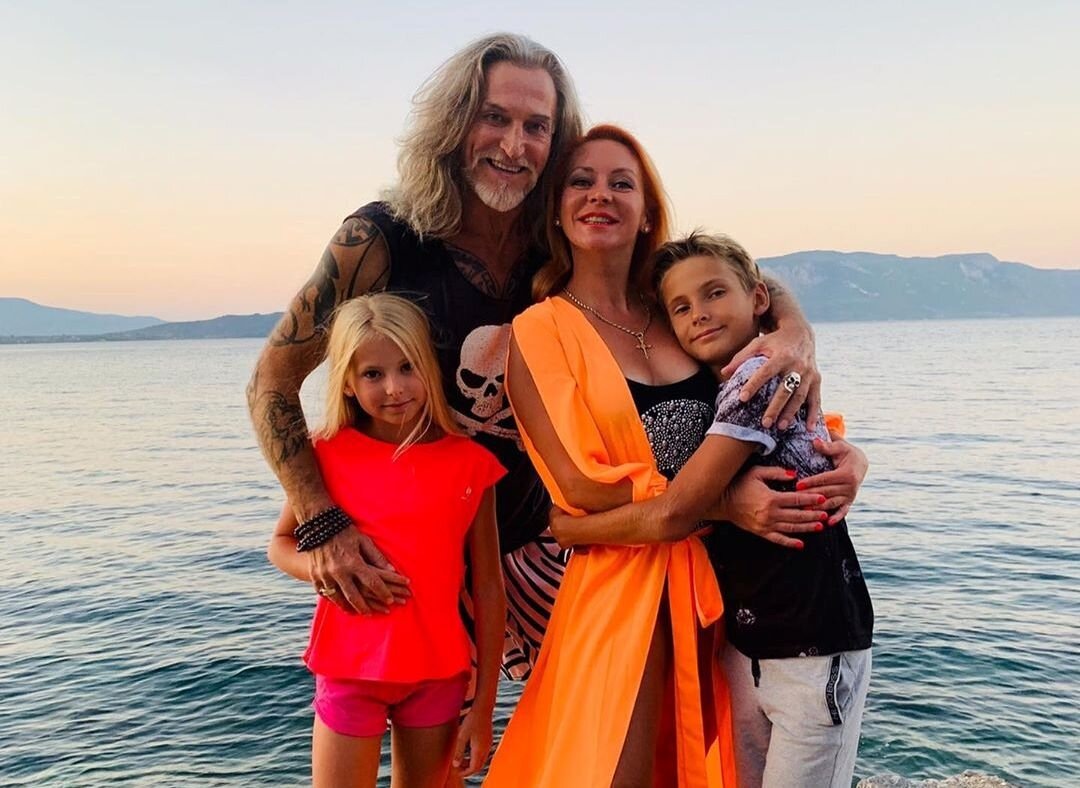 Никита Джигурда и Марина Анисина с детьми