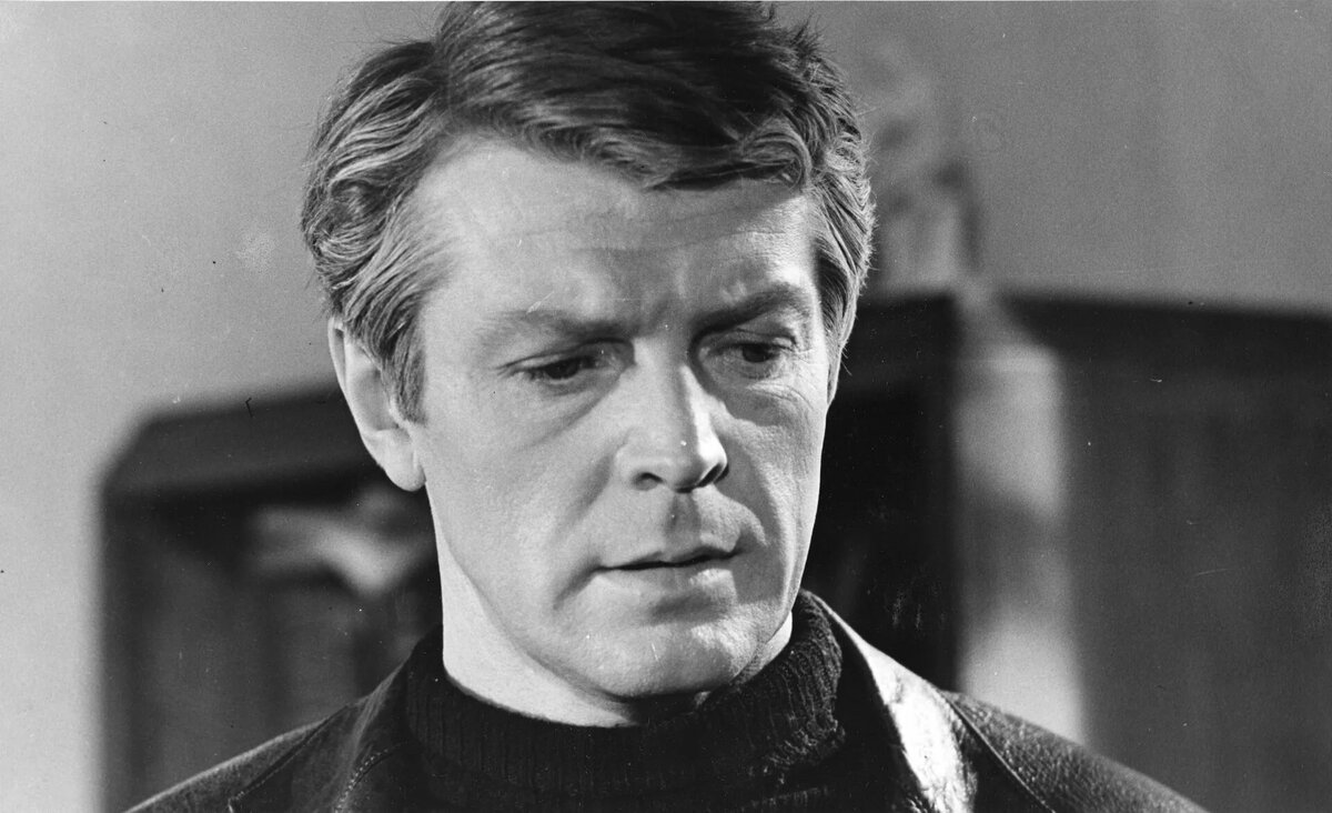 Олег Стриженов