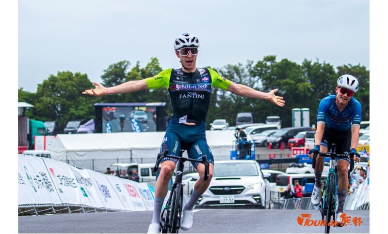 Марк Стюарт побеждает на 3 этапе