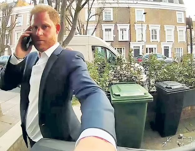 Кого принц Гарри искал, когда его засняли на камеру?