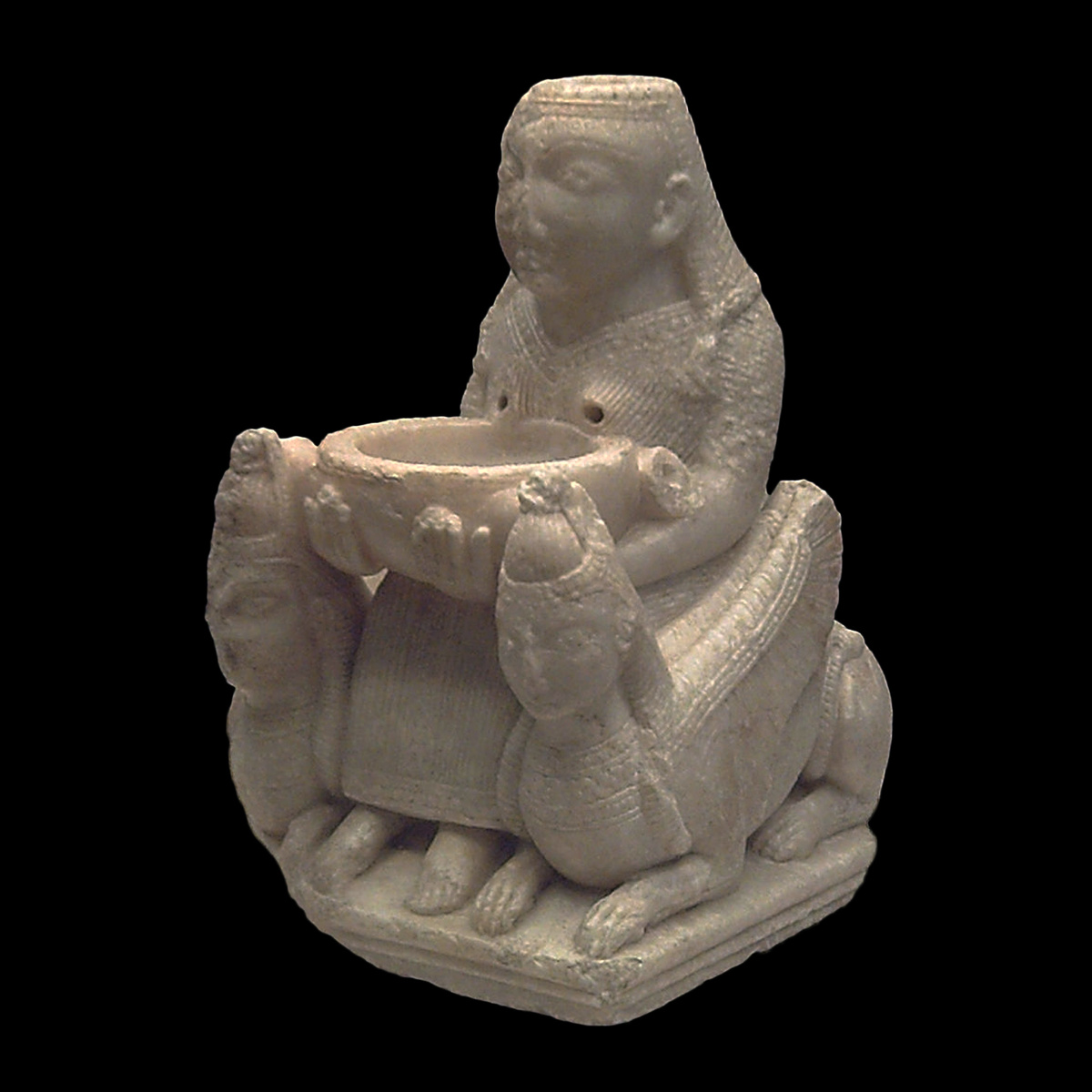 Финикийская фигура, представляющая древнее божество Ближнего Востока, вероятно, богиню Астарту 