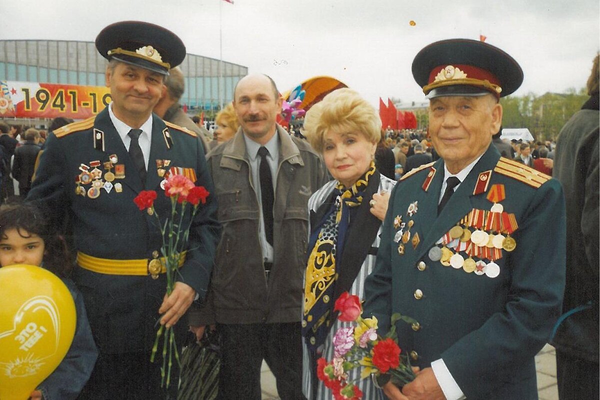 Александра Борисова с мужем Николаем Ивановым в День Победы, 2012 год. @Предоставлено героиней