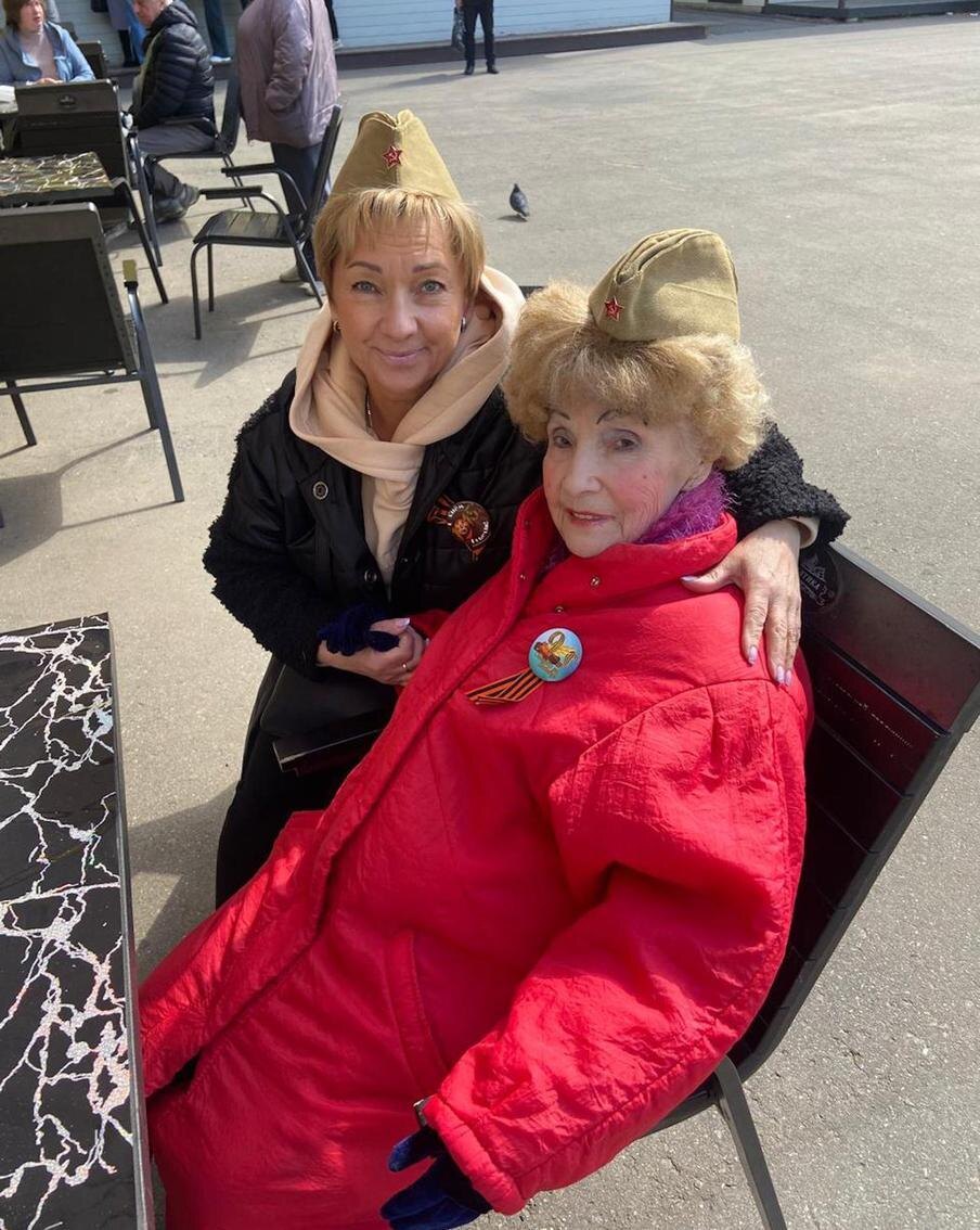 Александра Михайловна с дочерью Леной 9 мая 2025 года в Ногинске. @Из личного архива героини публикации.