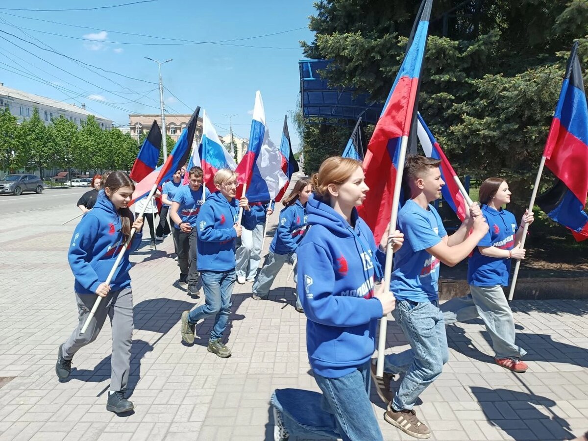    В Макеевке широко отметили День Республики