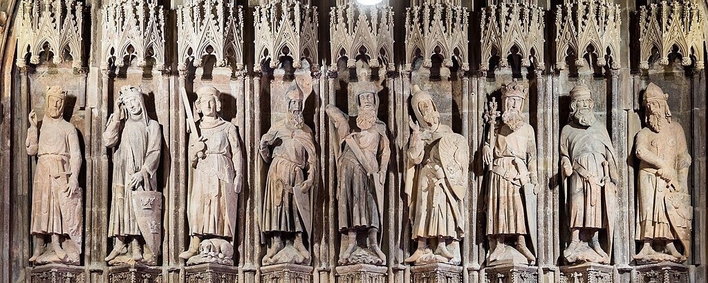 Резьба «Девять достойных героев» (известная как «Neun Gute Helden» на немецком языке) в Кёльнской ратуше, Германия, 13 в.