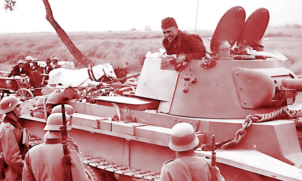 Наш танкист общается с военнослужащими вермахта. Осень, 1939 г.