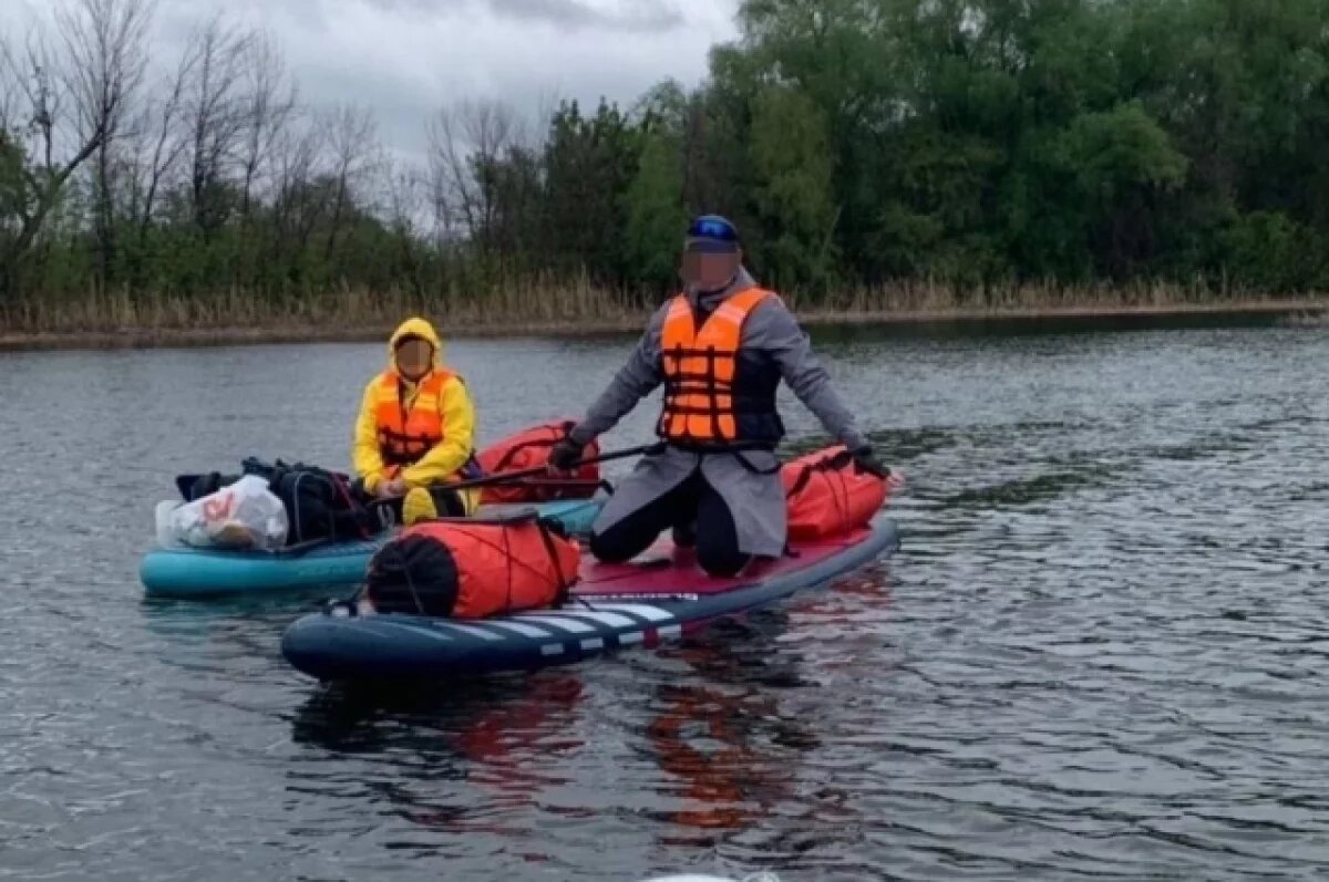    Под Саратовом супругов унесло ветром на сапах