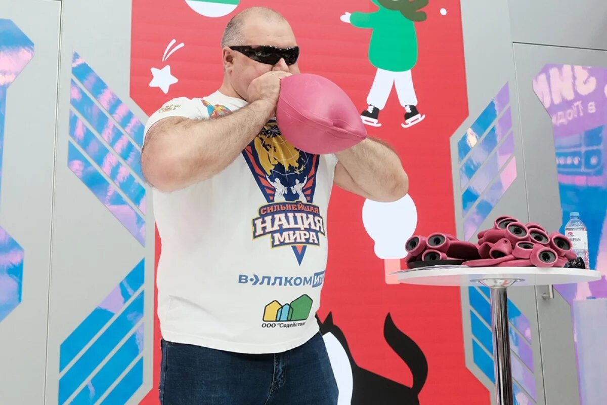    Русский Халк Агаджанян установил мировой рекорд по сценическому экстриму