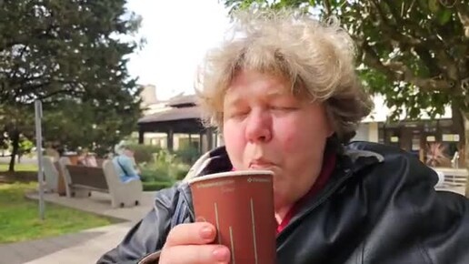 Валя рассказывает о своем Возлюбленном, фото взято из открытого источника.