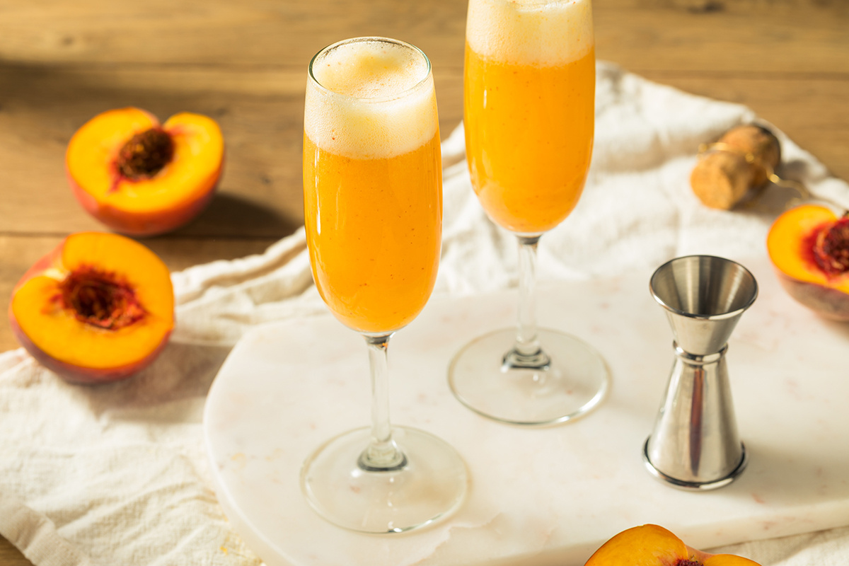 Brent Hofacker / Shutterstock / FOTODOM📷Коктейль «Беллини»