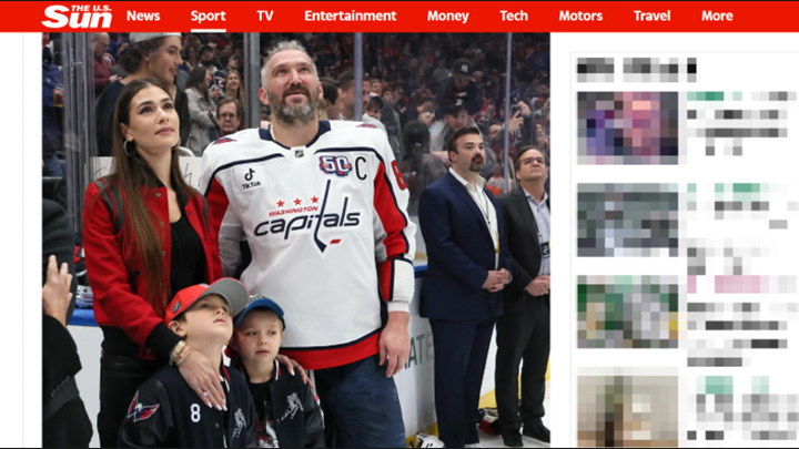    Александр Овечкин с супругой Анастасией и сыновьями во время остановки матча с "Нью-Йорком" 6 апреля для церемонии награждения из-за побитого русским бомбардиром рекорда Уэйна Гретцки // Скриншот страницы сайта the-sun.com