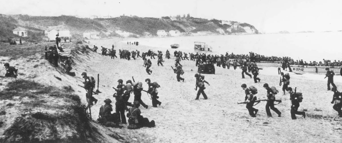 Операция «Факел». Высадка союзных войск на побережье близ Алжира во время операции «Факел», 8 ноября 1942