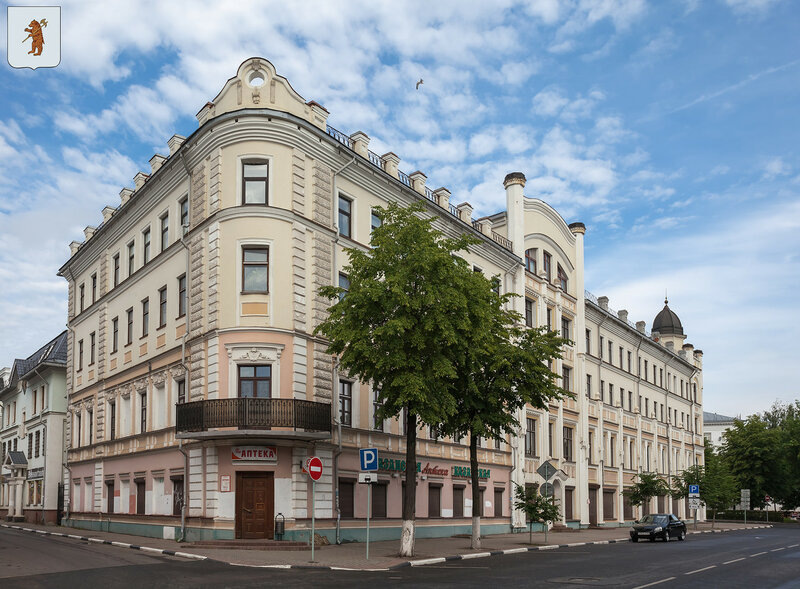 В XIX веке Казанская аптека переехала в новый дом на углу Варваринской и Ростовской (ныне Трефолева и Андропова).