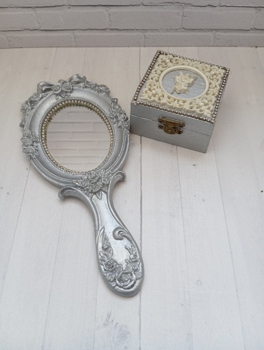 На изготовление подобных аксессуаров я и брала соцконтракт