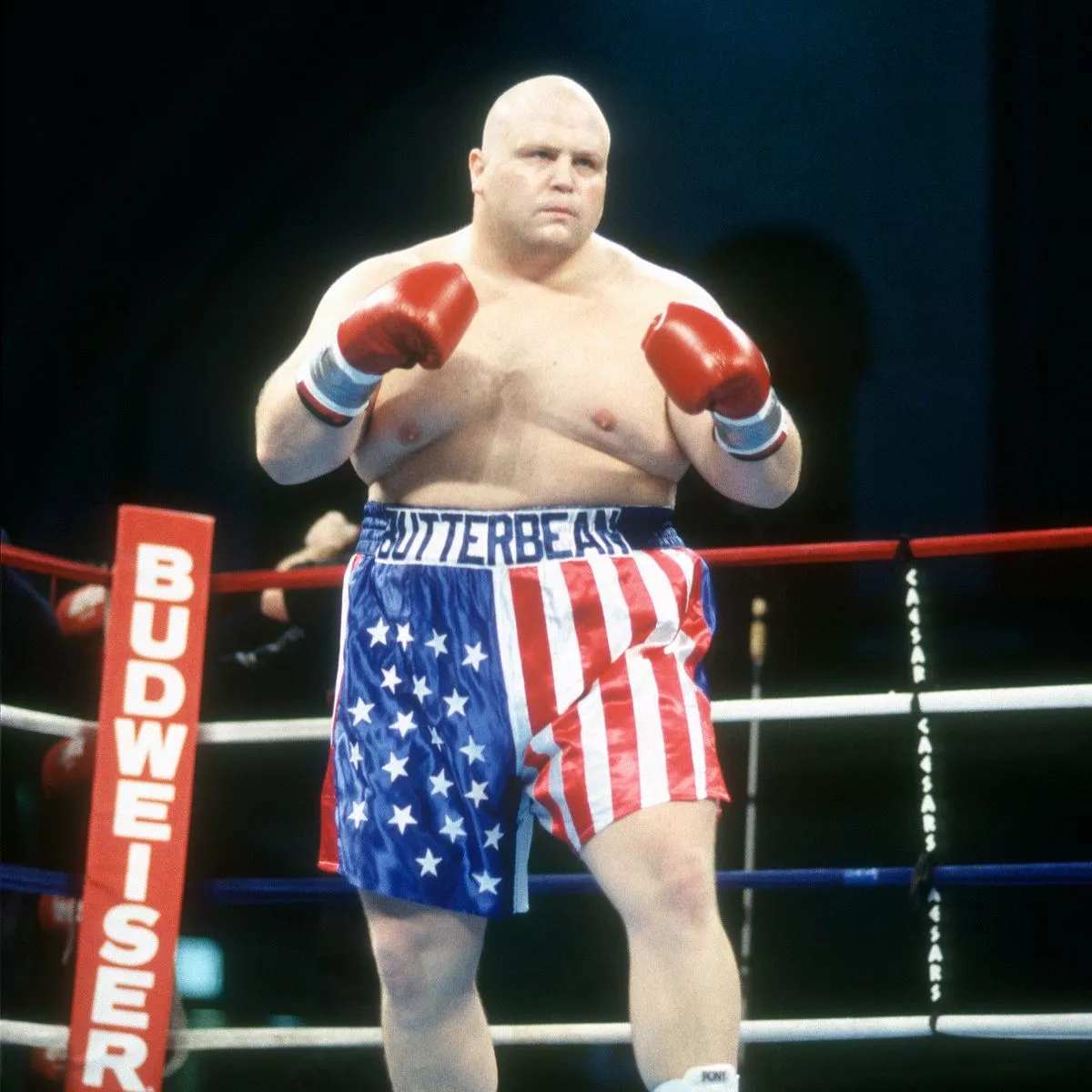 Баттербин (прозвище происходит от названия жёсткой диеты из фасоли и курицы на которой когда-то сидел Эрик) всегда был похож на того бедового парня из соседнего двора, который вдруг решил стать чемпионом мира. 