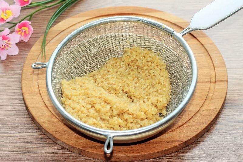 1. Подготовим булгур.
