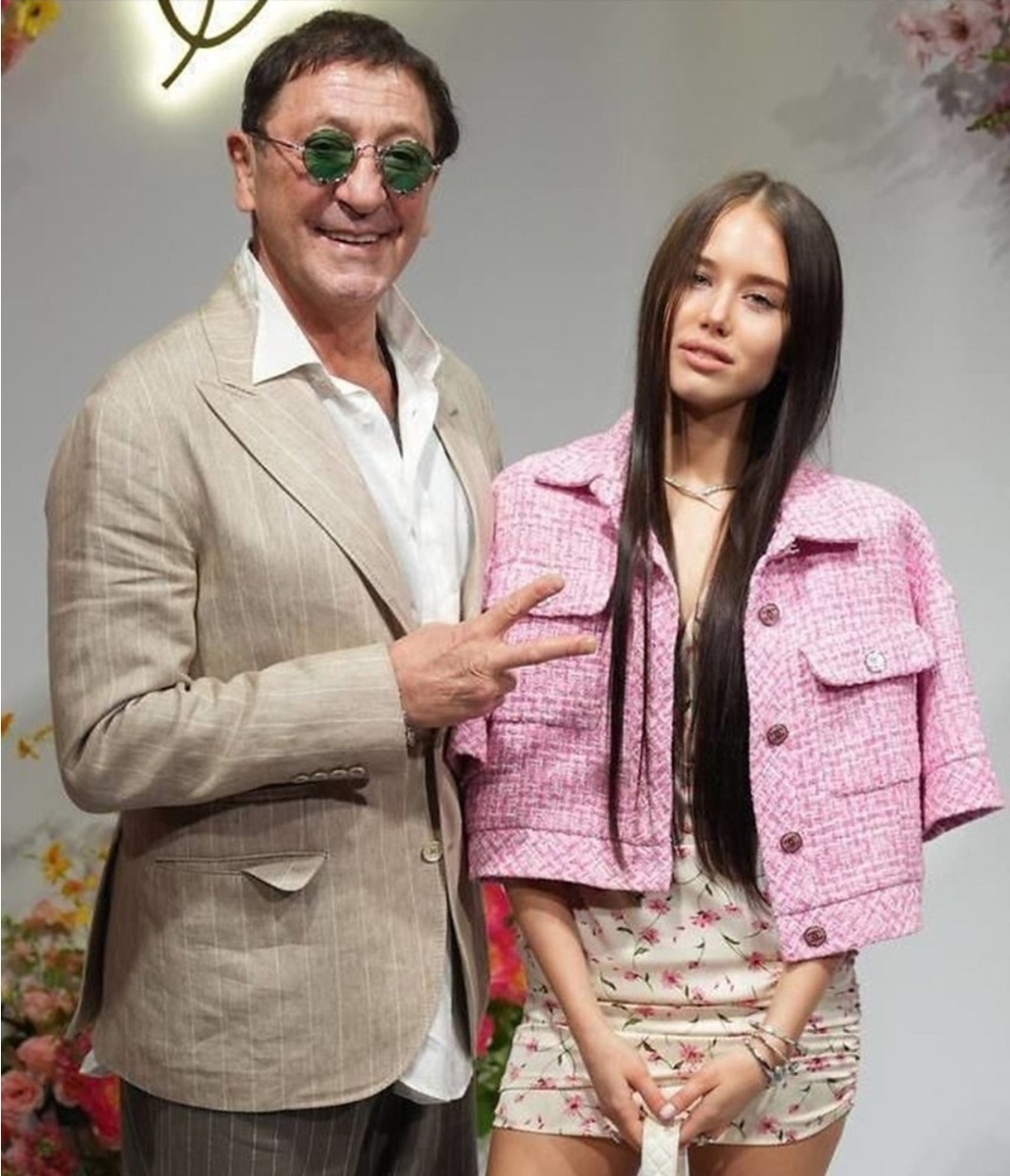 Вроде планировали свадьбу отмечать и праздновать этим летом, а в итоге не получается у них и какой-то крах всех планов