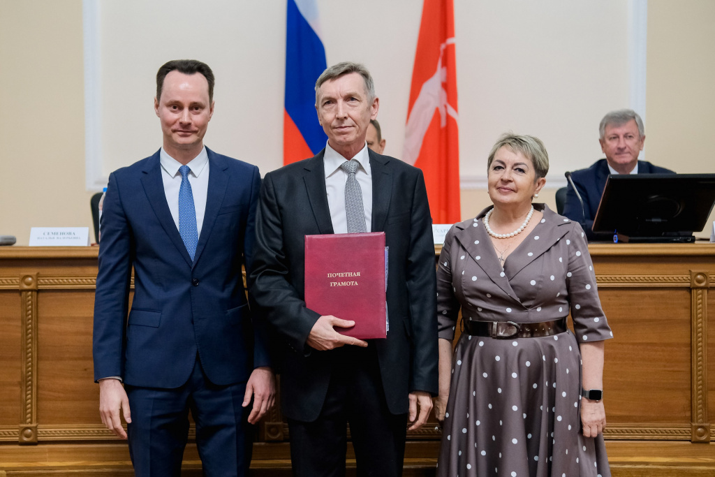 — Коллеги, ученики и пациенты запомнят Михаила Ивановича как неравнодушного профессионала, увлеченного исследователя, человека отзывчивого, глубоко порядочного и интеллигентного, — сказано в некрологе, который опубликовал вуз.  
 
 Простятся с Михаилом Ивановичем 14 мая. Церемония прощания пройдет в траурном зале Димитриевского (Центрального) кладбища с 10:50 до 11:20.   
 
 Другие новости Волгограда и области — тут. Подпишись! 
 
 Андрей РезвовВ авторитетном волгоградском вузе он с 2013 года преподавал на кафедре анестезиологии и реаниматологии, трансфузиологии и скорой медицинской помощи Института НМФО. Коллеги вспоминают его как профессионала высочайшего класса, известного далеко за пределами региона.   
 
 Уход из жизни профессионала такого уровня коллеги и близкие назвали невосполнимой утратой. В 2022 году Михаил Туровец был награжден грамотой администрации региона как один из лучших представителей профессии.📷    WgxgpBrF9k8
