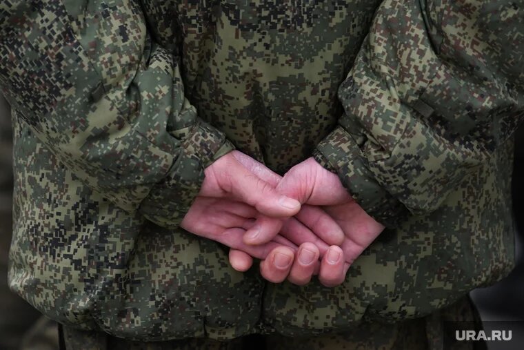 Военному помог депутат Госдумы. Фото: Владимир Жабриков © URA.RU