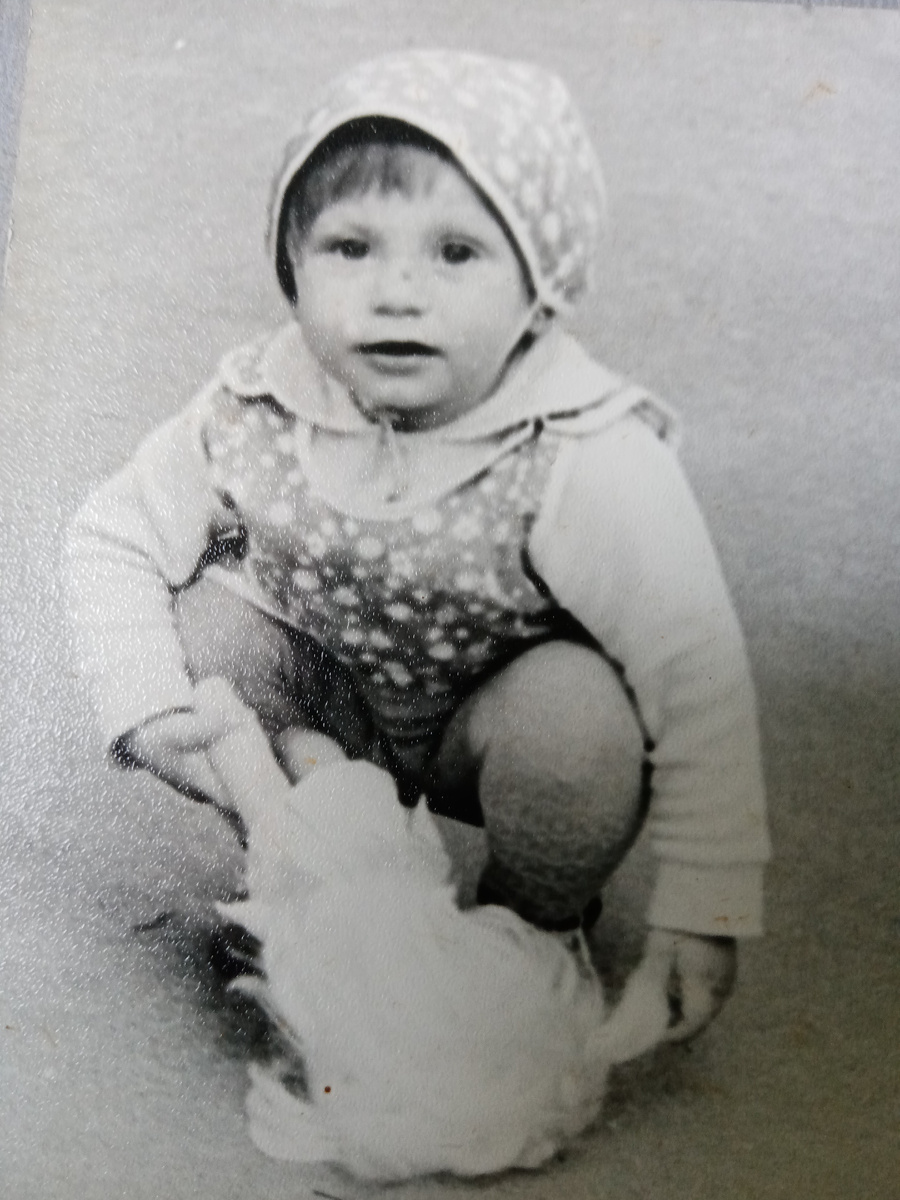 Мне опять куклу подарили, а я хотела ослика... 