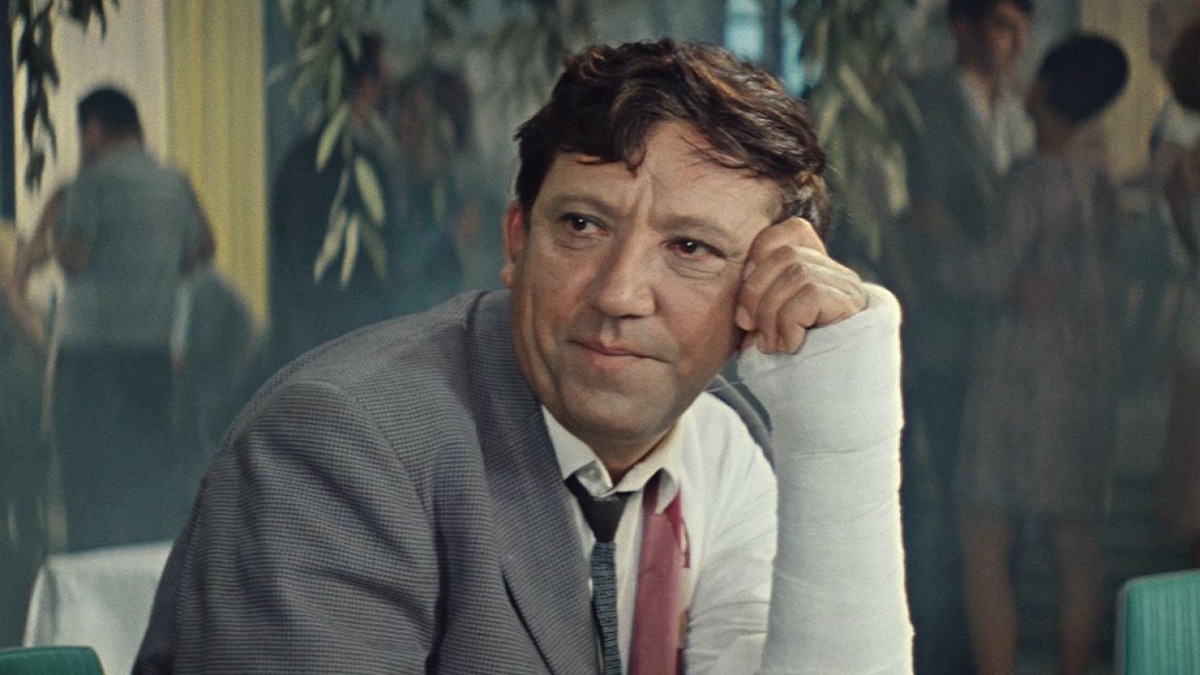 Кадр из  кф " Бриллиантовая рука "