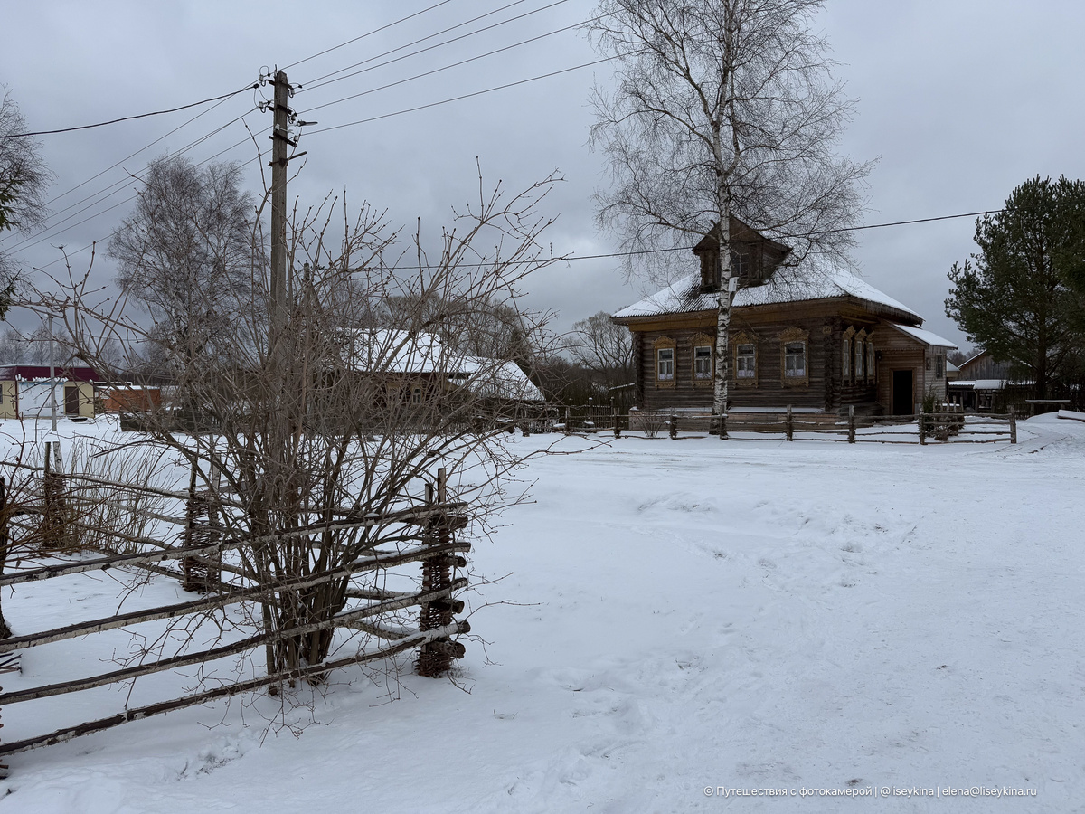 Была там в апреле 2025 года. Но как раз накануне навалило снега, поэтому кажется, что прям зима-зима.