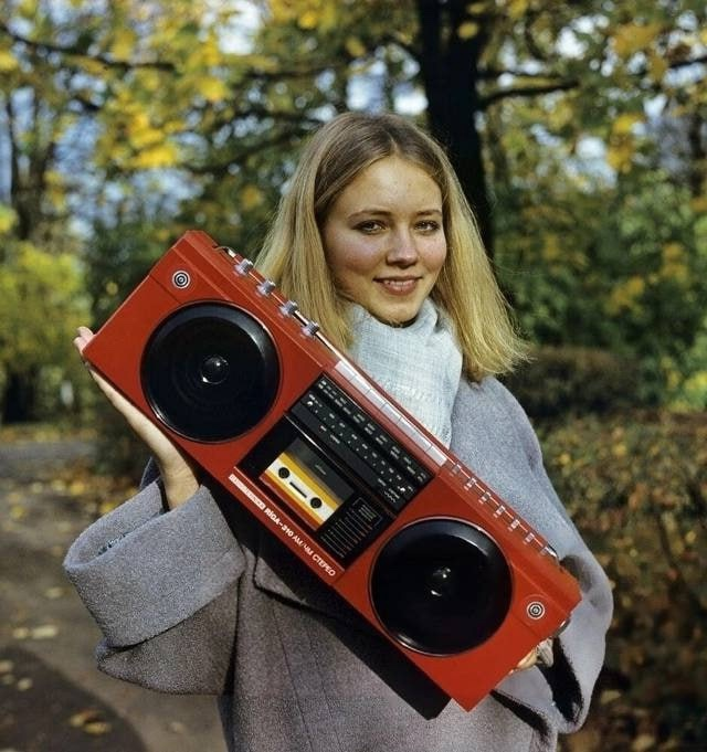 Реклама советской стереомагнитолы "Рига-310". 1987  год