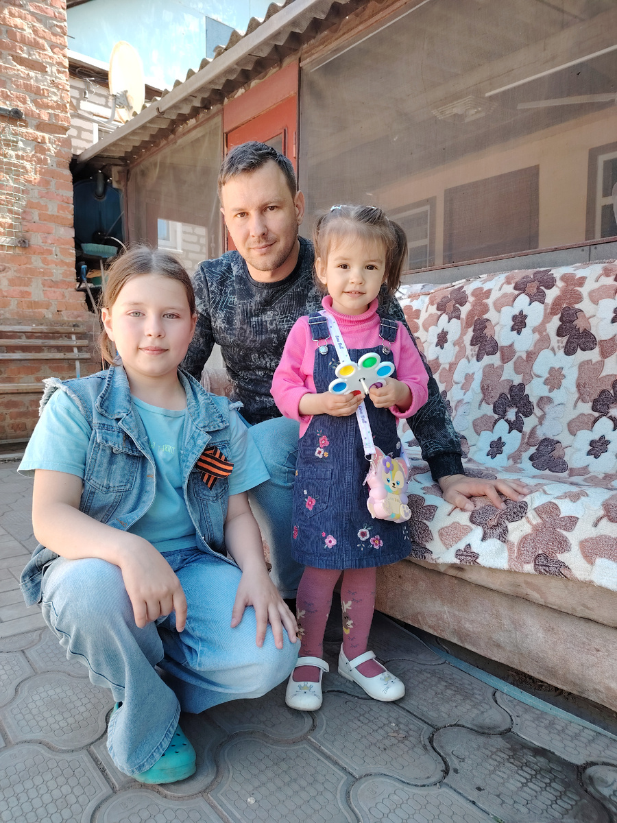 С папой и двоюродной сестрёнкой 