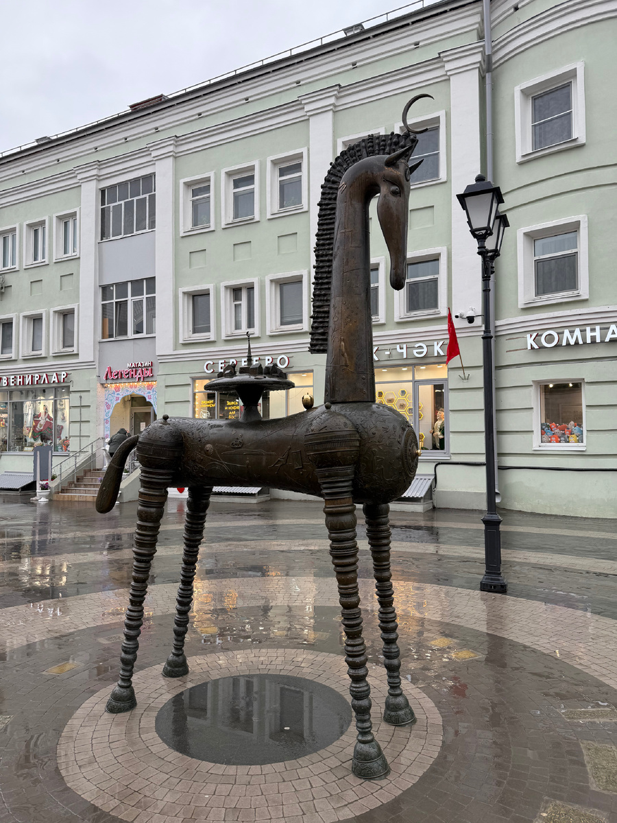Скульптура Конь-страна