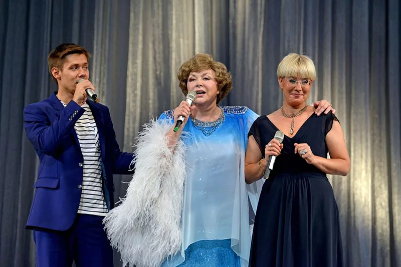 Стас Пьеха с бабушкой Эдитой Пьехой и мамой Илоной Броневицкой