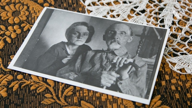    Прозрителев жил в Ставрополе на ул. Соборной, 3, но дом давно снесли. На фото — Инна с отцом Фото: Валерия Алтухова / / Архив Ставропольского государственного музея-заповедника / ИА «Победа26»