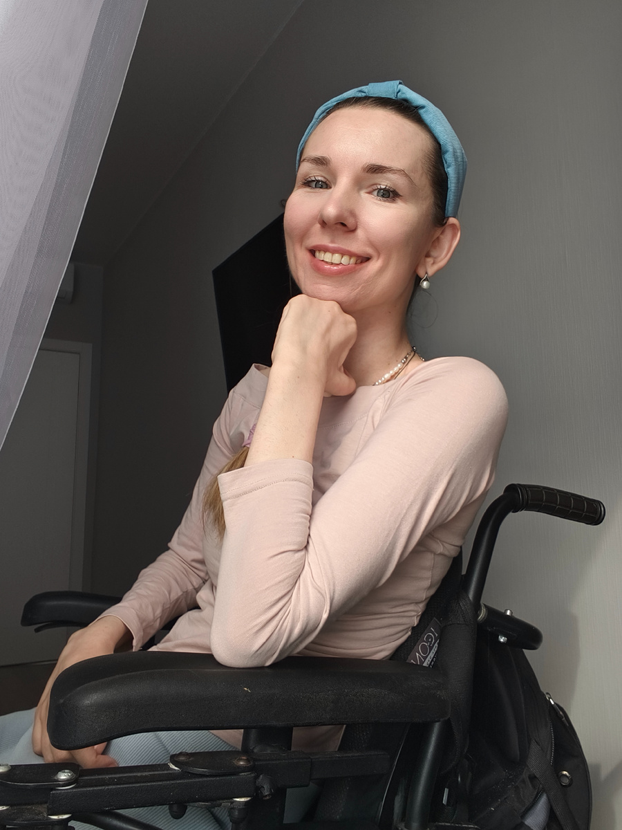 В голубом ободке