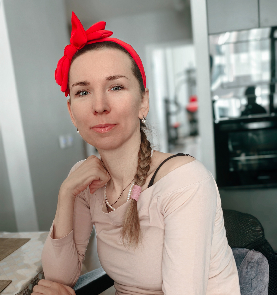 В красном ободке