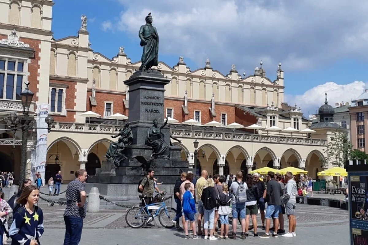    Дипломаты из генконсульства РФ в Кракове признаны персонами нон грата