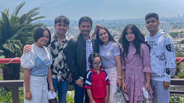 Мэнни Пакьяо с семьей.